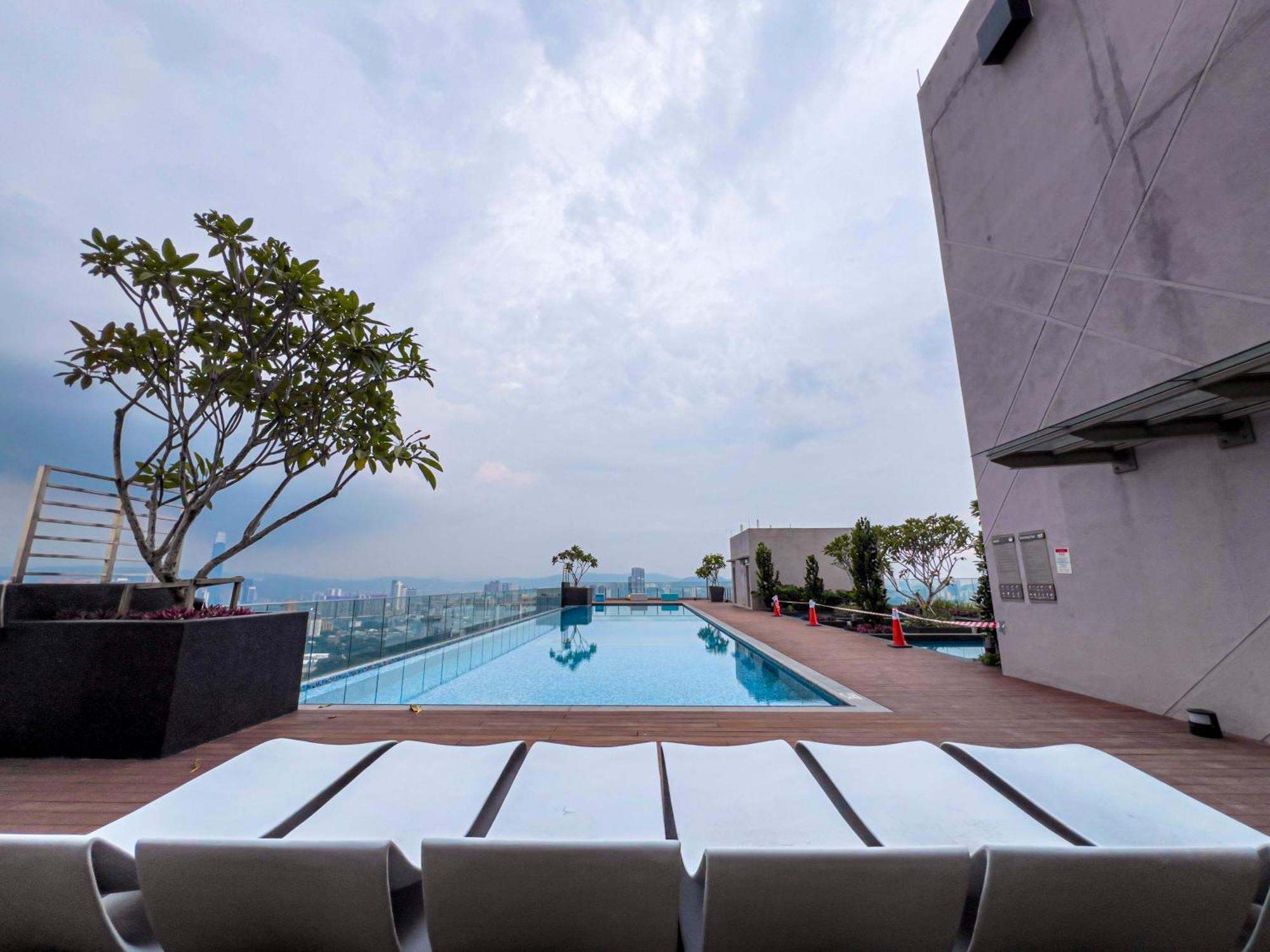 Sky Pool Suites Kl Sentral - Riveria City Куала-Лумпур Экстерьер фото